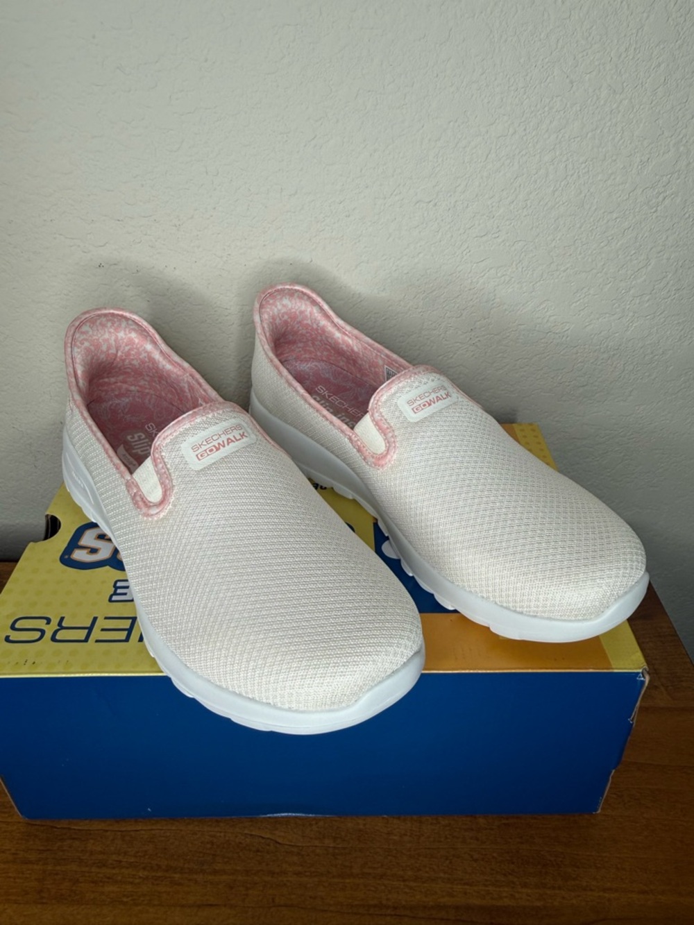 New Skechers Slip- ins Arch Fit GO WALK Joy Shoes -Stefanie Natural Women’s 9.5W